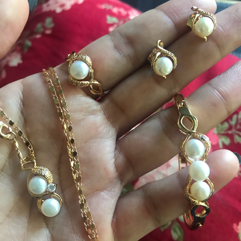Gold filled Pearl  jewelry set (ring size 7)